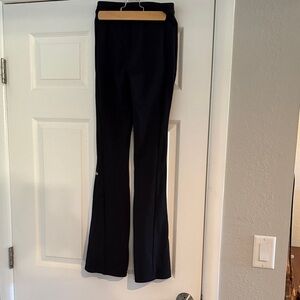 NWOT Alo yoga flare leggings with zippers at bottoms black xs